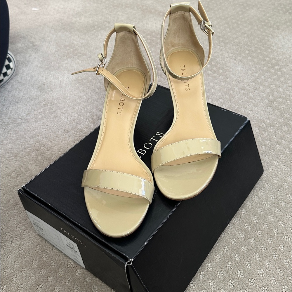 NWT Talbots Trulli Beige Patent Leather Heels